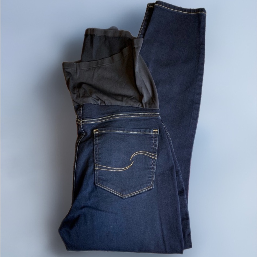 🍉Levi’s signature jean’s maternity, stretchy black band, EUC, XL, two available